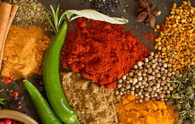 La paprika se distingue por sus tonos rojizos, aunque puede variar. La paprika se distingue por sus tonos rojizos, aunque puede variar.