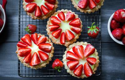 Tartaletas de frutillas con crema pastelera. Tartaletas de frutillas con crema pastelera.