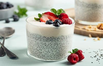 Pudín de chía y frutos rojos opción de postres balanceados