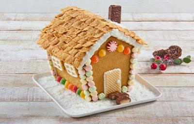 Casita de jengibre decorada diferentes dulces