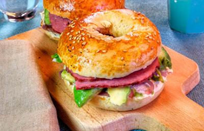 Receta de bagel de pastrami Receta de bagel de pastrami