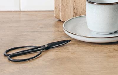 Tijeras de cocina sobre mesada Tijeras de cocina sobre mesada