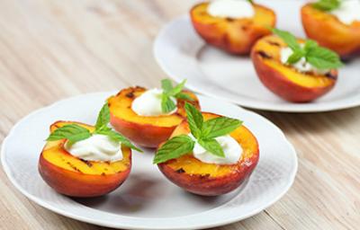 Duraznos con queso mascarpone 