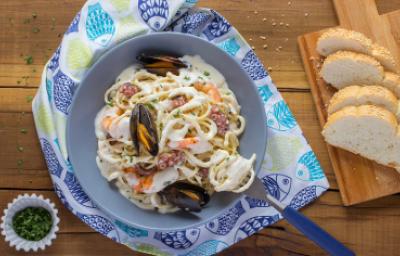 Pasta marinera con calamares y mejillones