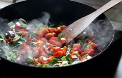Disco de arado para cocinar con vegetales.
