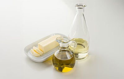 Manteca, una de las grasas saturadas junto con aceites