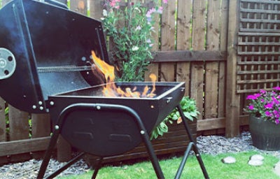 Horno de chapa a leña en exteriores