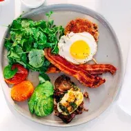 Plato de comida de brunch 