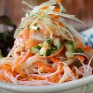 El ceviche es un plato típico peruano muy popular. 