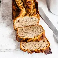 Pan sin gluten cortado en tajadas.
