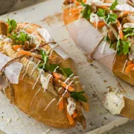 Un bahn mi, típico de la comida de Vietnam. Un bahn mi, típico de la comida de Vietnam.