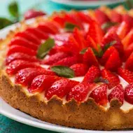 Tarta de frutilla, receta para celebrar mes de la mujer  