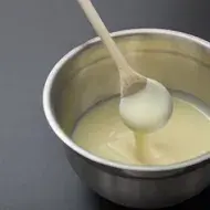 Recipiente con leche condensada crear recetas dulces