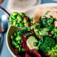 Edamames, brócoli, hummus y remolacha, una merienda perfecta para diabéticos