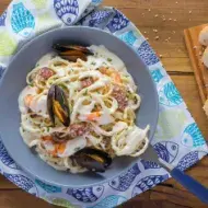Pasta marinera con calamares y mejillones