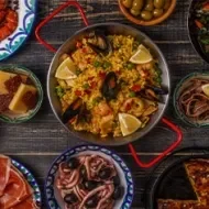 Comida tapa en la mesa