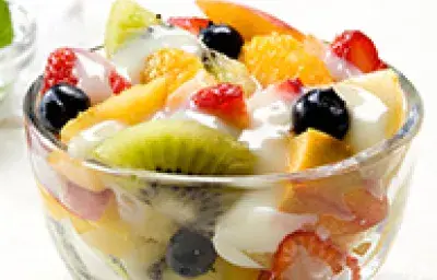 Ensalada de frutas con salsa cremosa Ensalada de frutas con salsa cremosa