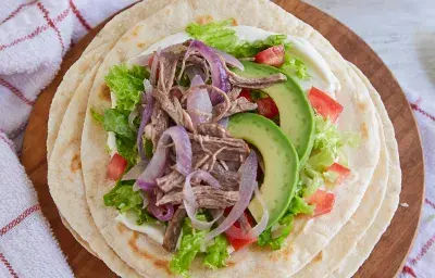 Fajitas con Carne desmechada Fajitas con Carne desmechada