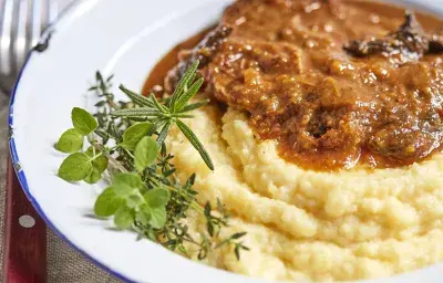 Estofado de osobuco con polenta Estofado de osobuco con polenta
