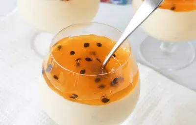 Mousse de maracuyá en copas by Tati Villafañe