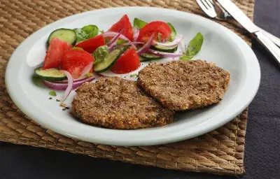 MILANESAS DE PECETO CON ENSALADA