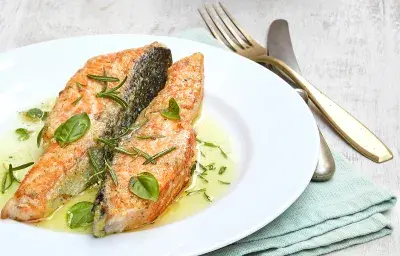 Salmón con Puré Jugoso Salmón con Puré Jugoso