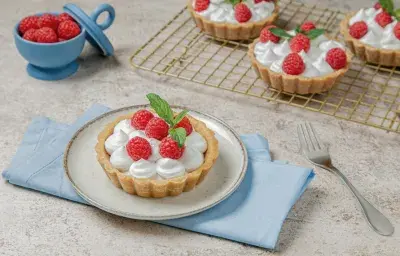 Tartaletas de vainilla con frambuesas Tartaletas de vainilla con frambuesas