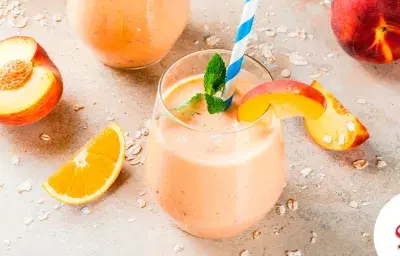 Licuado de naranja y durazno Licuado de naranja y durazno