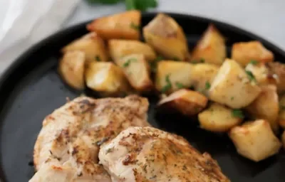 Pechugas de pollo a las finas hierbas en airfryer con papas asadas estilo casero