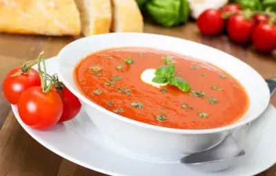 Sopa de tomate y albahaca Sopa de tomate y albahaca