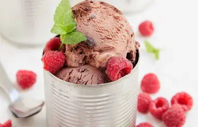 Brownie tibio con helado de chocolate Brownie tibio con helado de chocolate