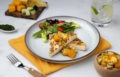 Queso a la Leña con Pico de Gallo Tropical