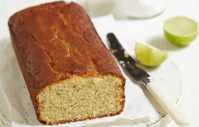 Budín de lima y amapolas Budín de lima y amapolas