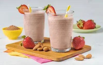 Licuado de Chocolate, Fresas y Almendras Licuado de Chocolate, Fresas y Almendras