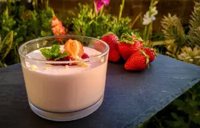 Mousse de frutilla y mango Mousse de frutilla y mango