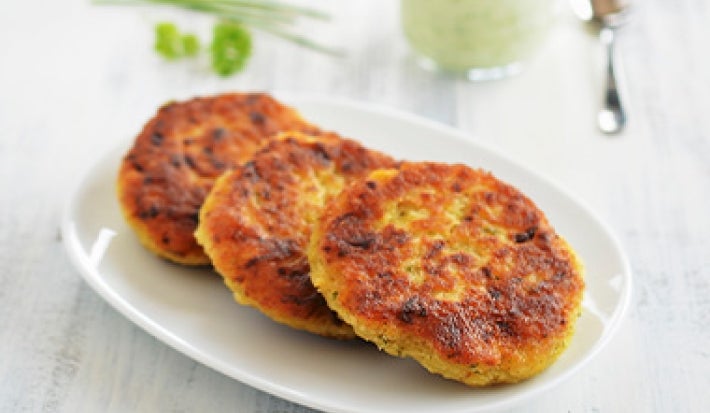 Hamburguesas de origen vegetal, preparadas con coles y hierbas. Hamburguesas de origen vegetal, preparadas con coles y hierbas.
