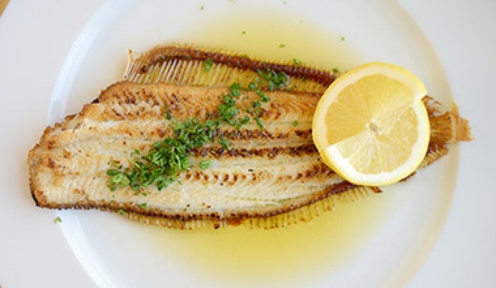 Pescado al vapor con limón. Pescado al vapor con limón.