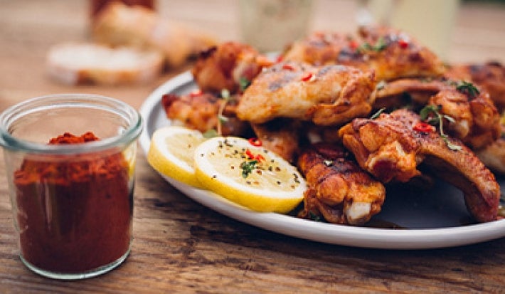 Alitas de pollo con especias y limón. Alitas de pollo con especias y limón.