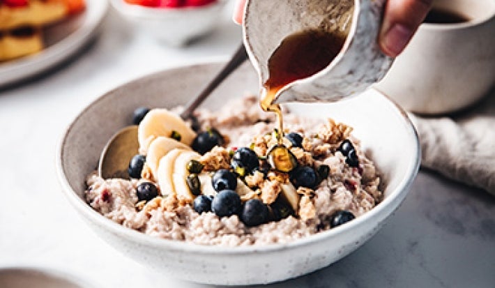 Endulzar granola con jarabe de arce en postres veganos Endulzar granola con jarabe de arce en postres veganos