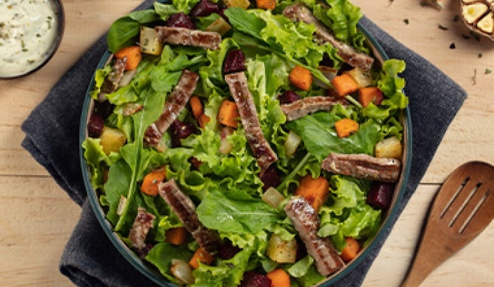 Ensalada hojas verdes y proteína cena rápida Ensalada hojas verdes y proteína cena rápida