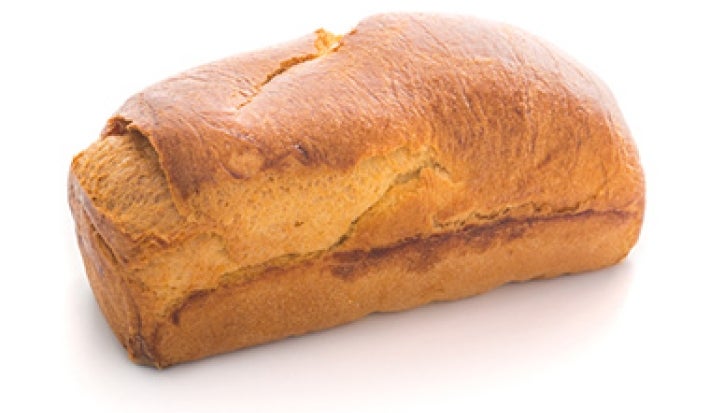 El pan sin gluten se prepara con otras harinas que no son de trigo. Un pan sin gluten.