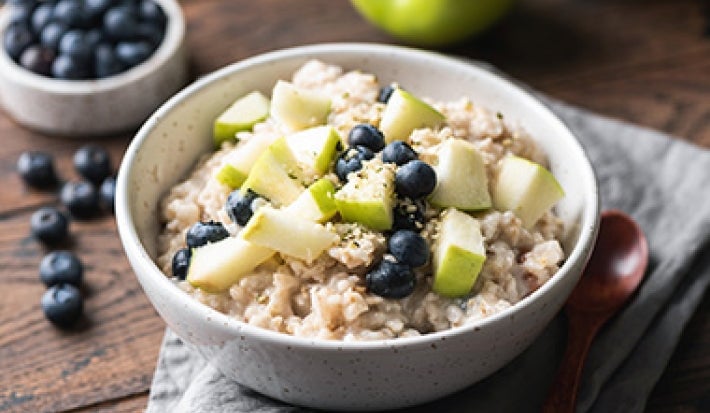 Receta con avena, manzana y arándanos. Receta con avena, manzana y arándanos.