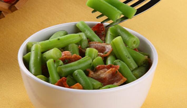 Tazón con receta de chauchas cortadas con tocino Tazón con receta de chauchas cortadas con tocino