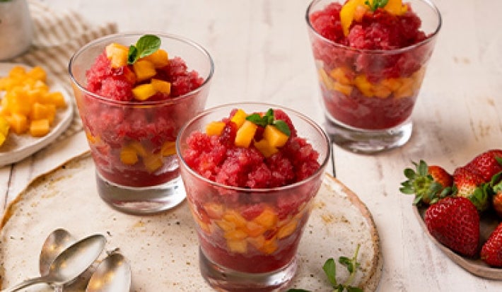 Vasitos de mango y frutilla receta de postres balanceados Vasitos de mango y frutilla receta de postres balanceados