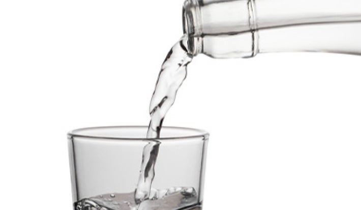 El agua es fundamental para preparar una masa madre. El agua es fundamental para preparar una masa madre.