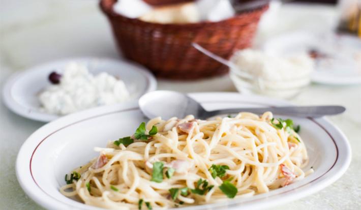 Pasta con salsa blanca