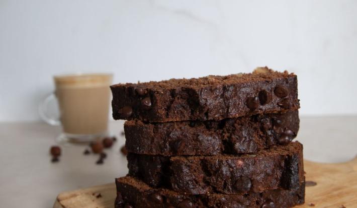 Budín de banana y chocolate